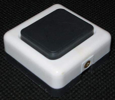 Кнопка звонка прямоугольная черно-белая полистирол А10.4-001 1531