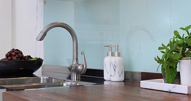 Панель защитная Grace из закаленного стекла 600*600*4 мм***